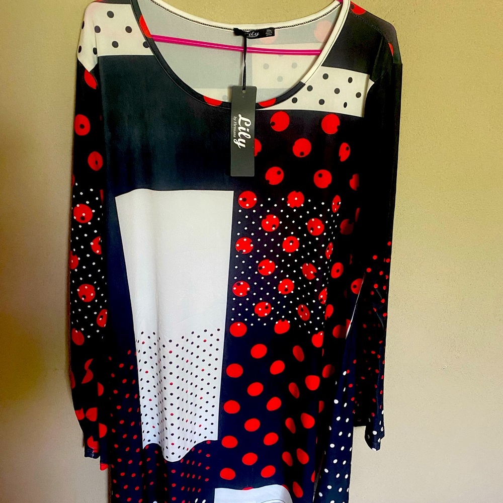 NWT tunic in size 2XL.  Great with black leggings